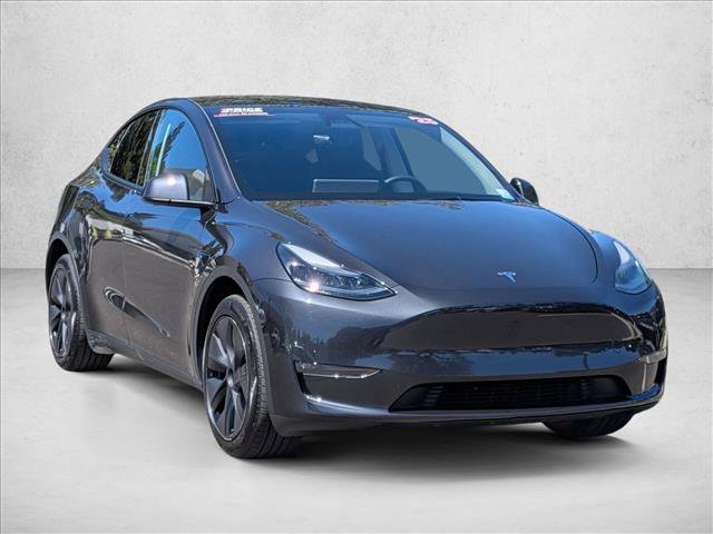 Used 2025 Tesla Model Y Long Range image 3
