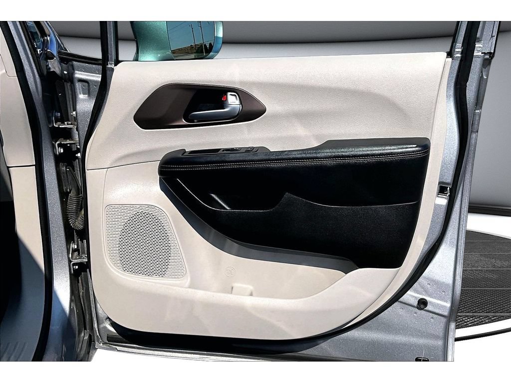 Certified 2019 Chrysler Pacifica Touring Plus FWD image 48