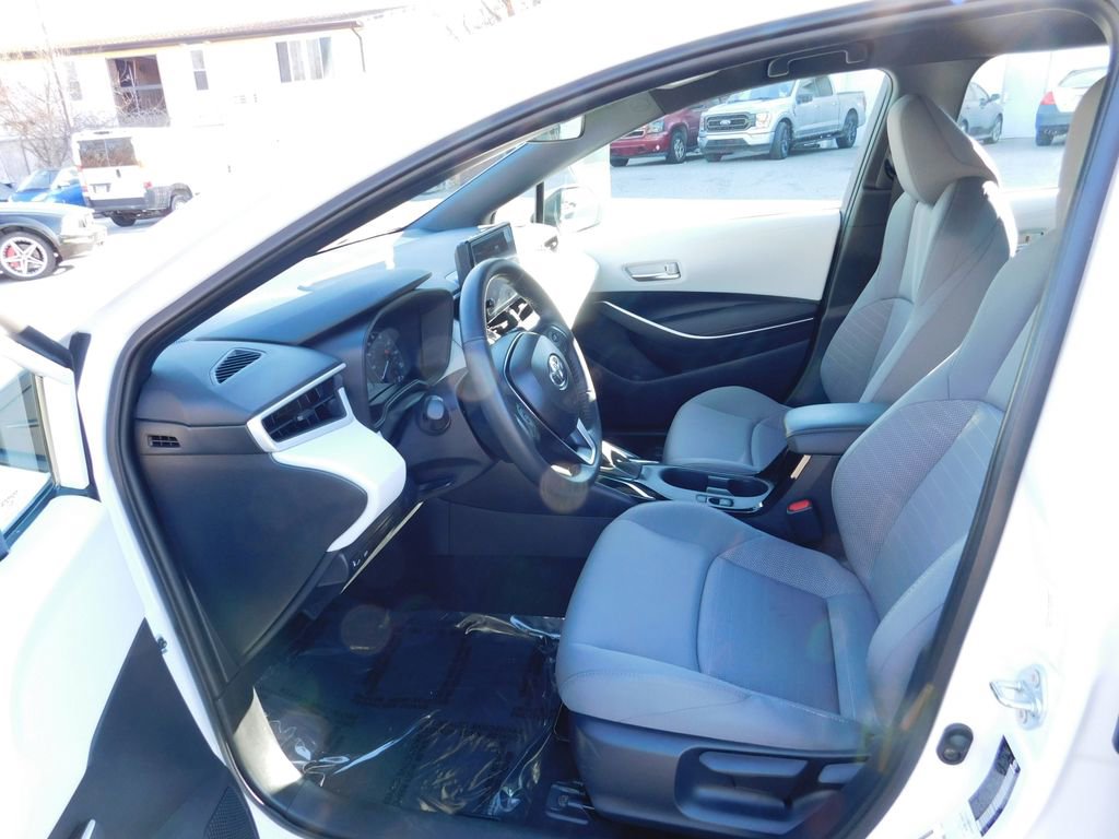 Used 2025 Toyota Corolla SE image 13