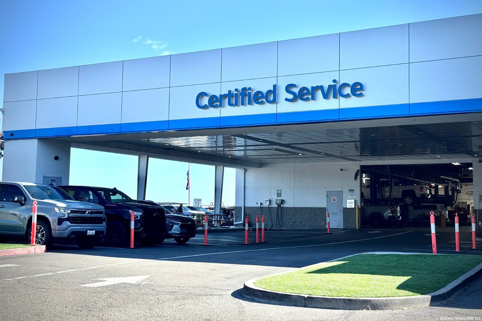 Used 2025 GMC Sierra 1500 SLT RWD image 47