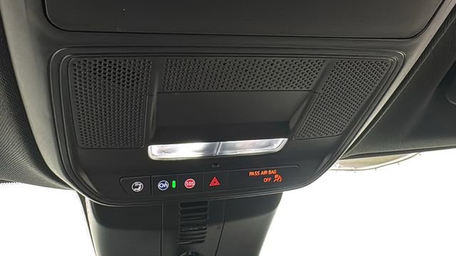 Used 2025 Chevrolet Traverse LT image 33