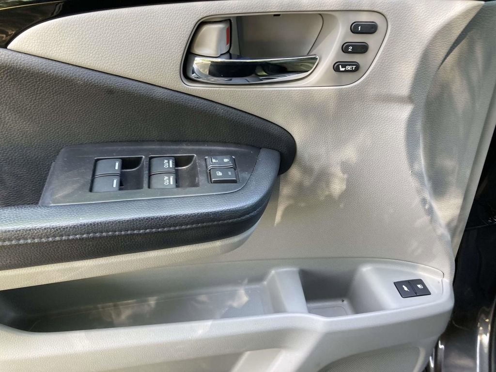 Used 2018 Honda Pilot Touring image 13
