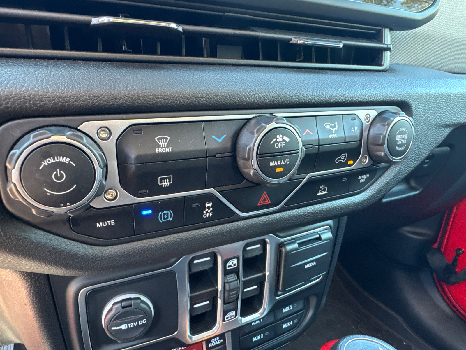 Used 2025 Jeep Wrangler Willys image 28