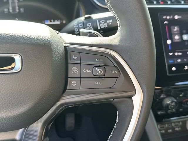 New 2025 Jeep Grand Cherokee Altitude image 23