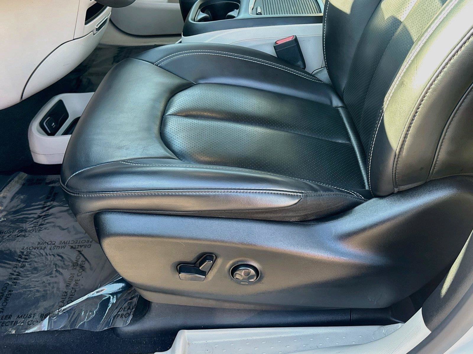 Used 2023 Chrysler Pacifica Touring-L FWD image 18