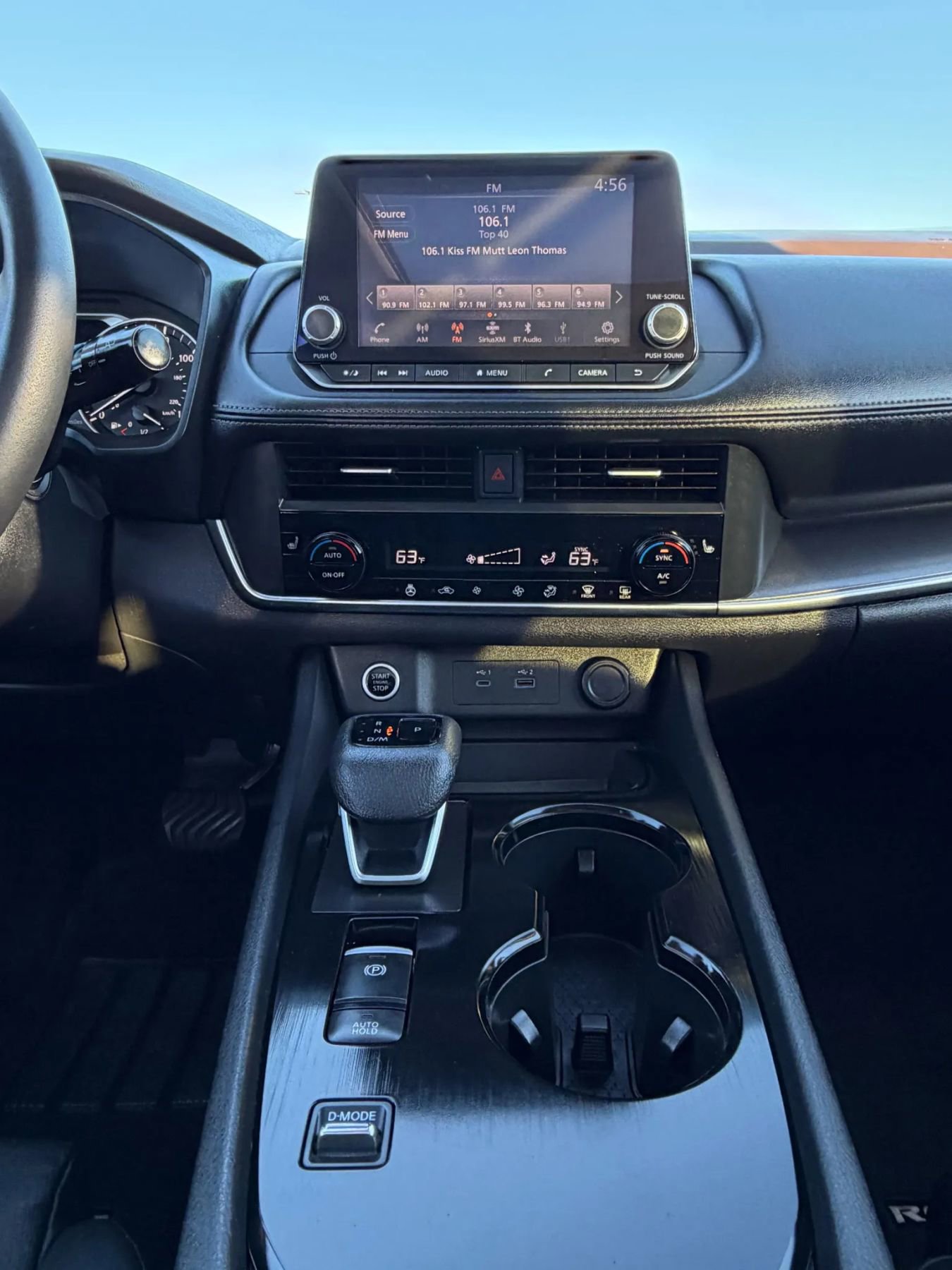 Used 2023 Nissan Rogue SV w/ SV Premium B Package image 17