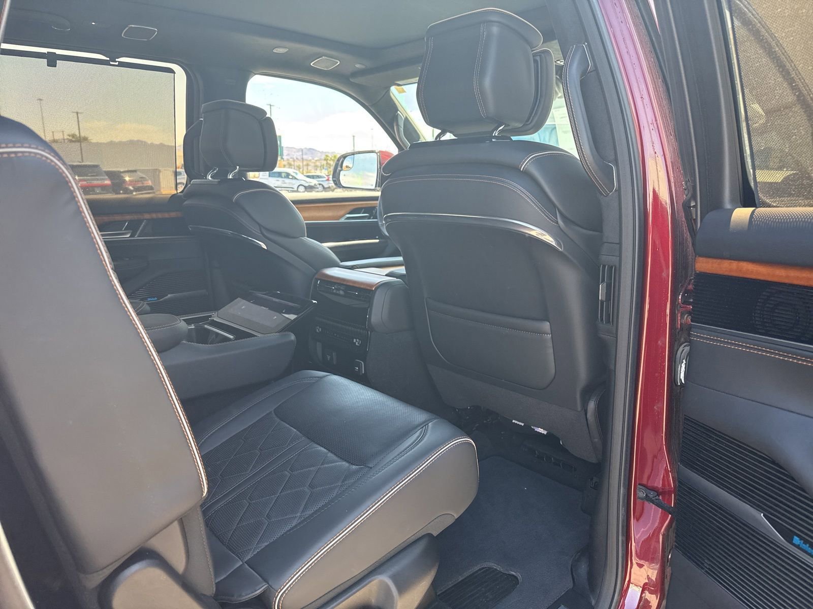 Used 2022 Jeep Grand Wagoneer Series III AWD/4WD image 14