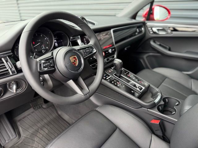 New 2026 Porsche Macan image 4