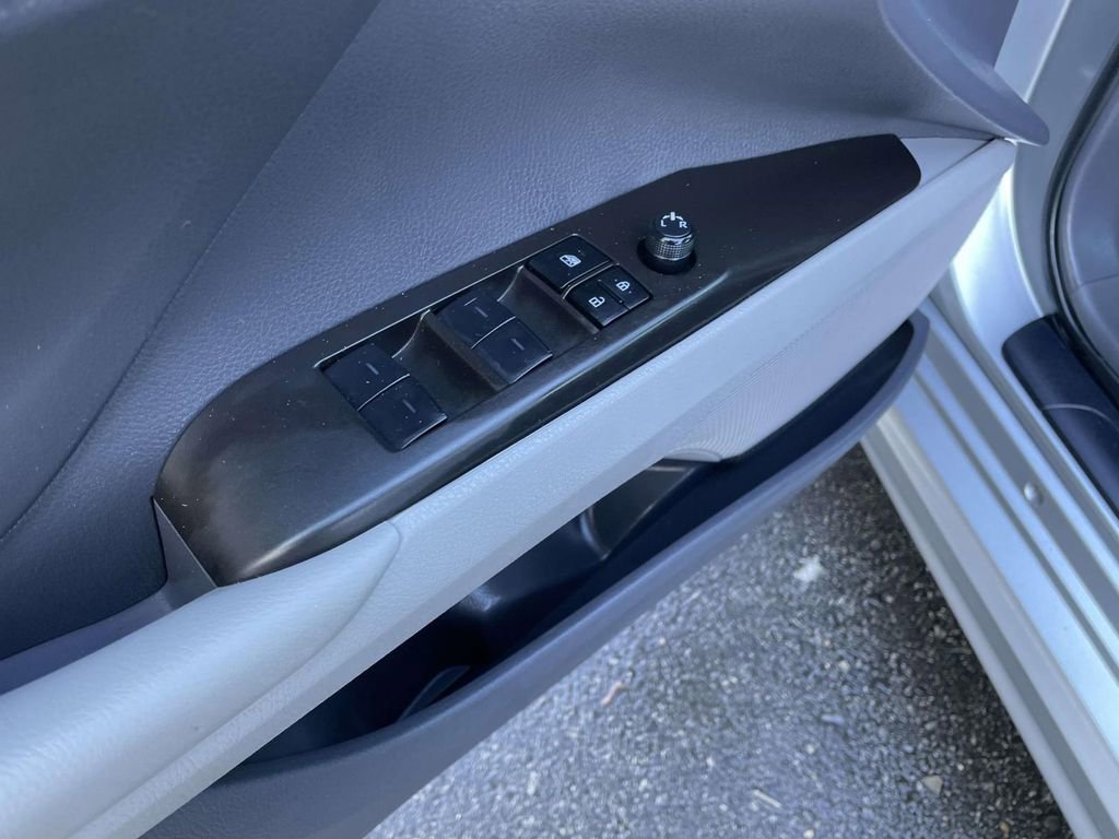 Used 2024 Toyota Camry SE image 28