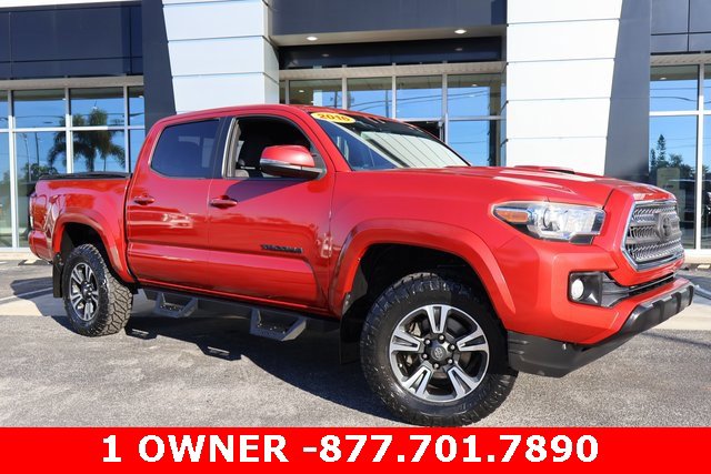 Used 2016 Toyota Tacoma TRD Sport image 2