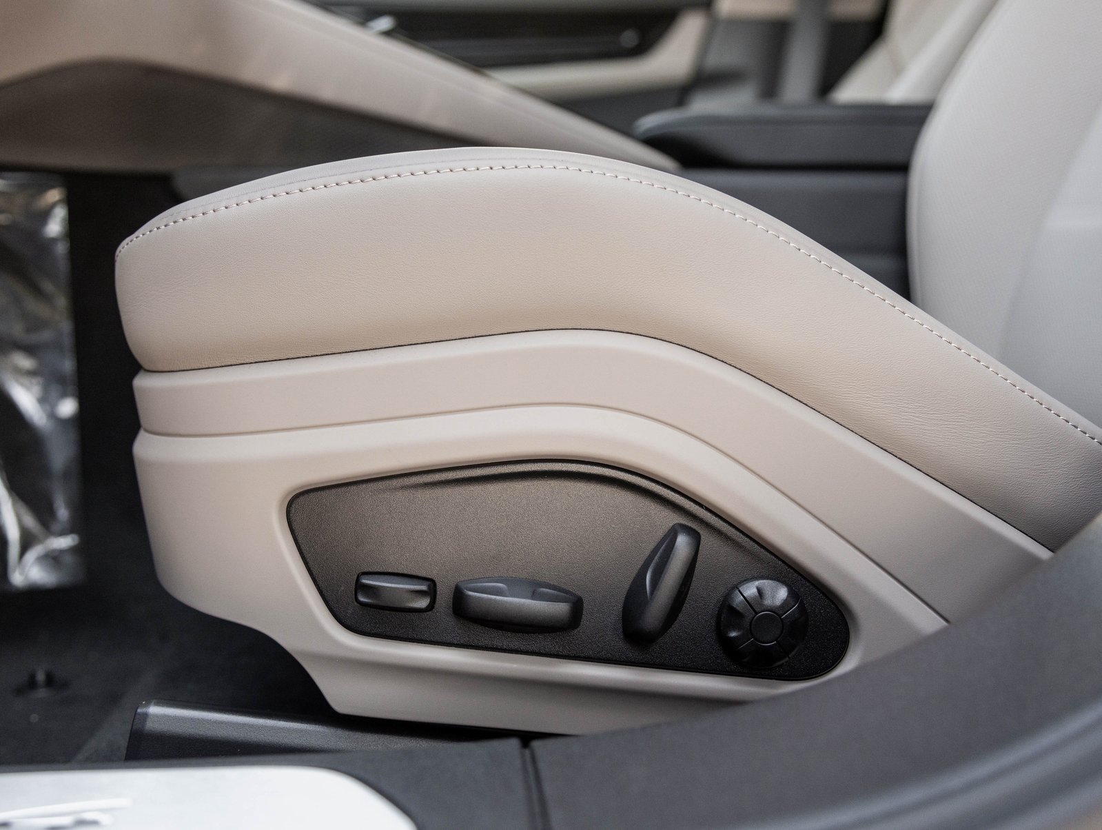 New 2026 Porsche Panamera 4 image 24