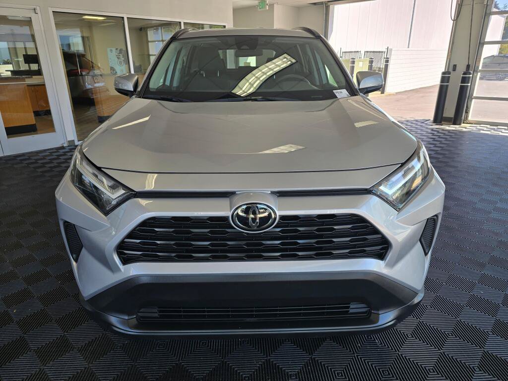 Used 2025 Toyota RAV4 XLE AWD/4WD image 8