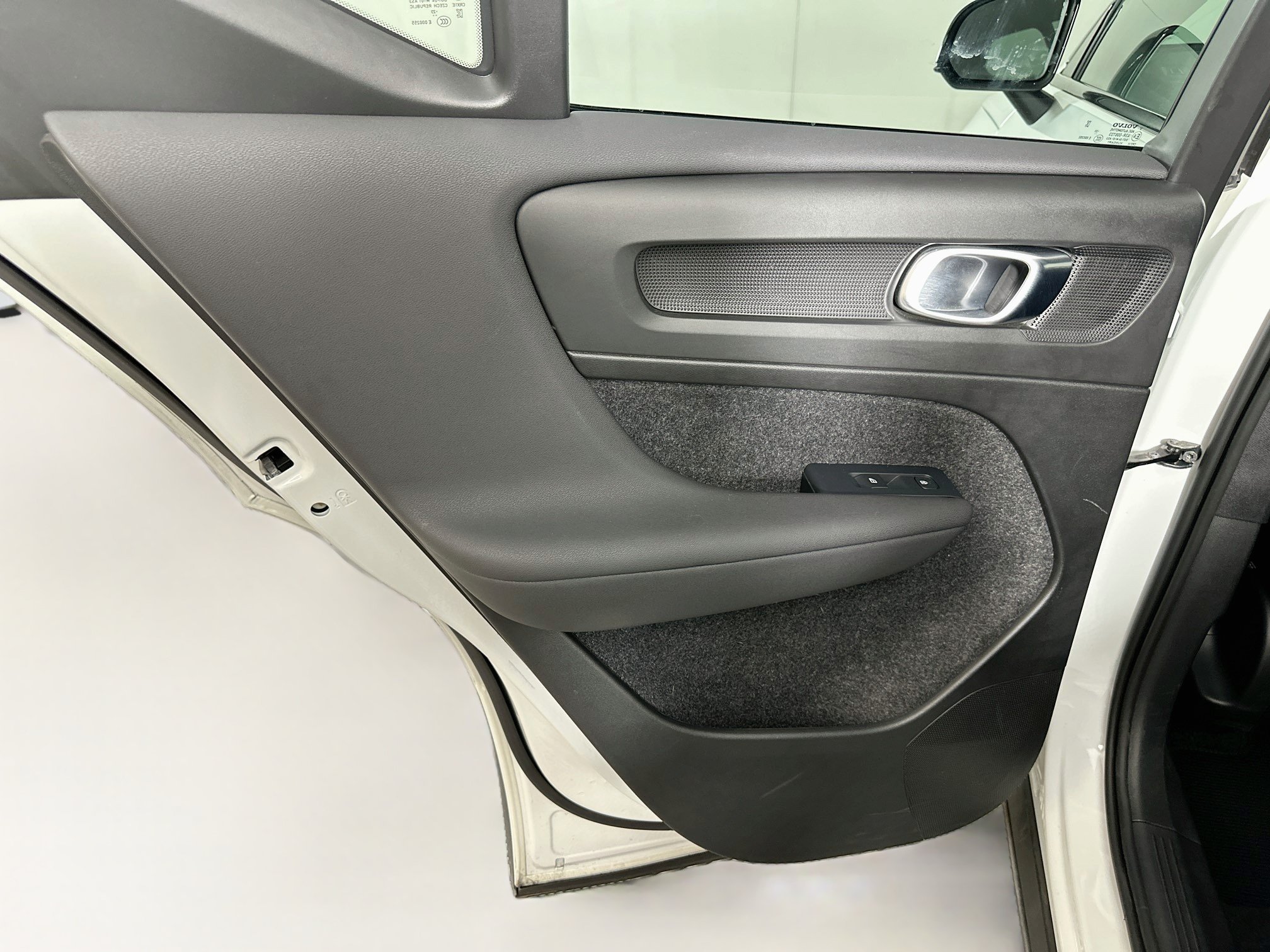 Used 2024 Volvo XC40 Recharge Plus w/ Protection Package Premier RWD image 26