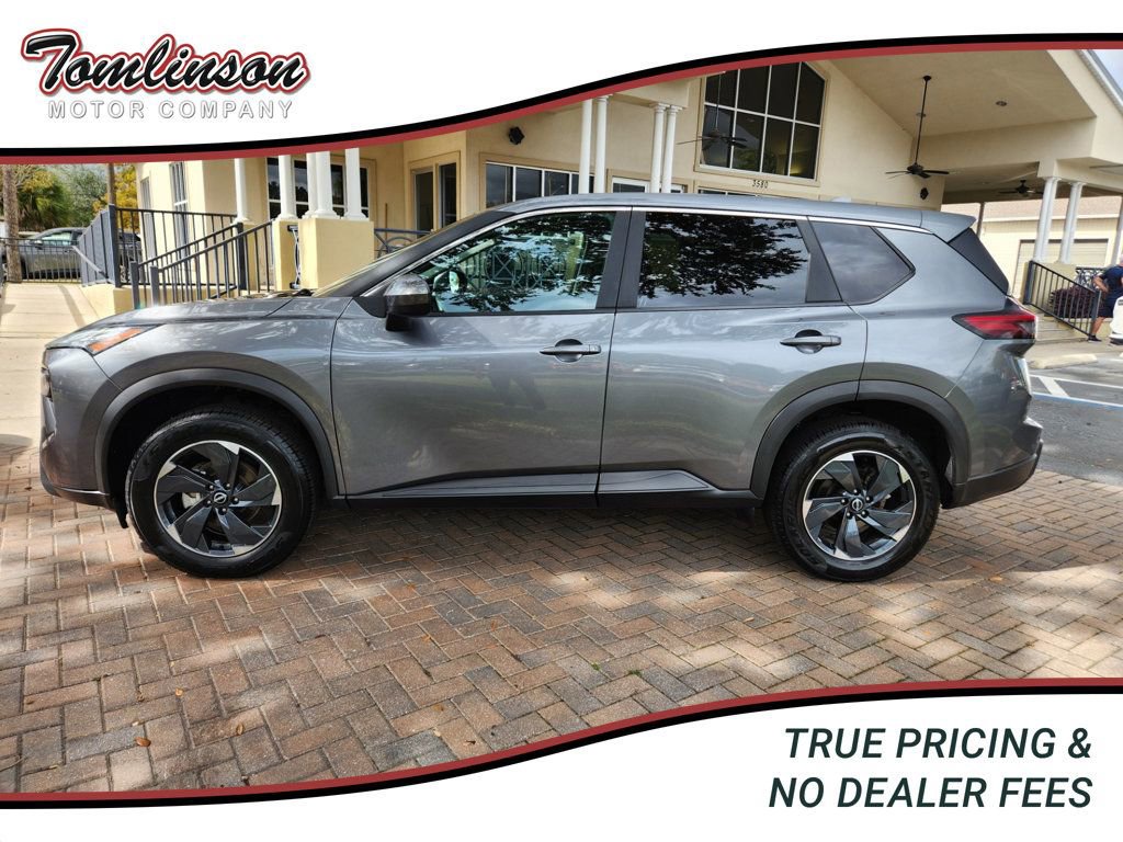 Used 2024 Nissan Rogue SV image 1