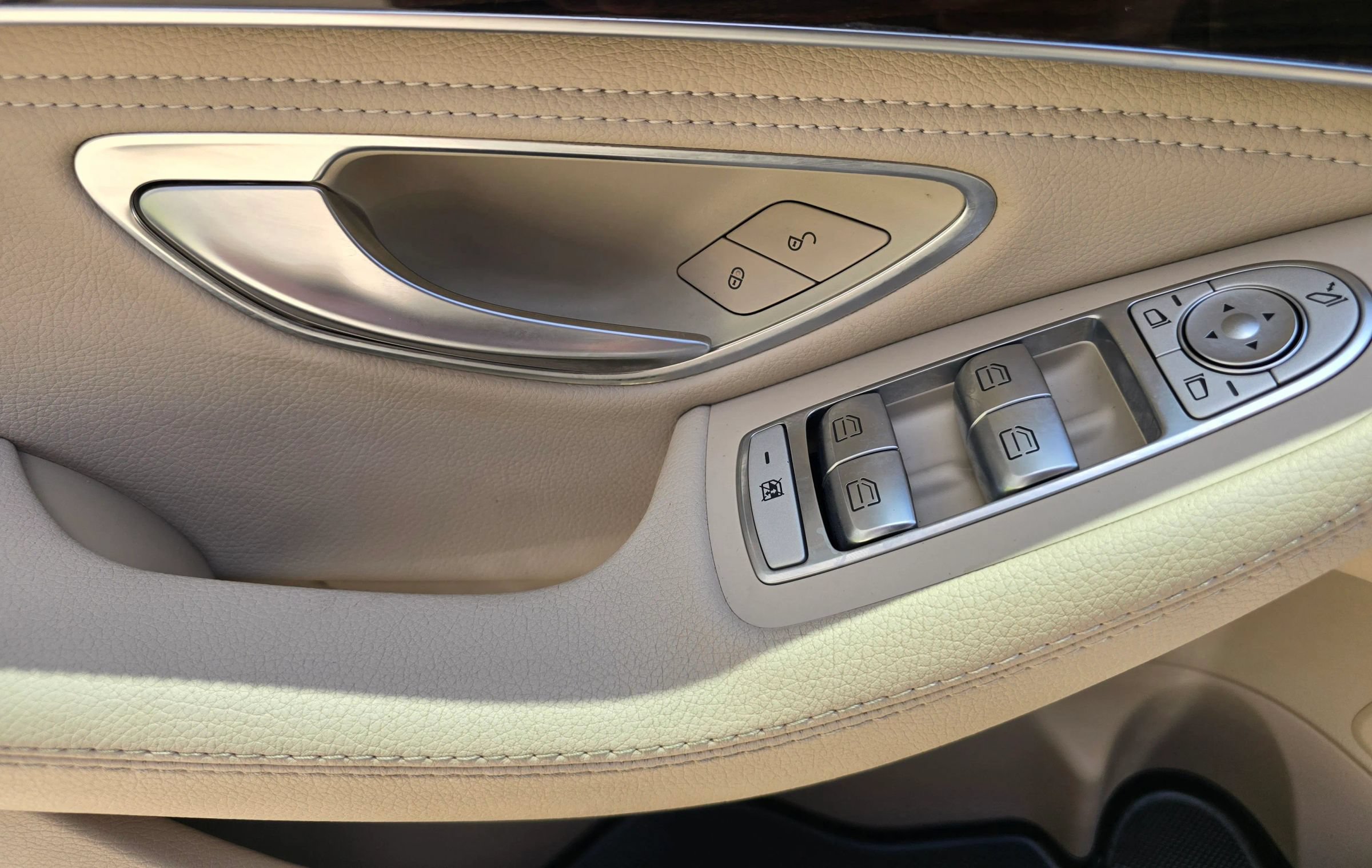 Used 2015 Mercedes-Benz C 300 Sedan image 20