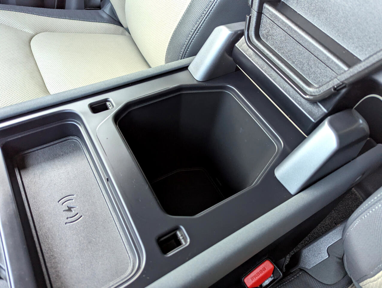 Used 2023 Land Rover Defender 110 X-Dynamic SE image 31