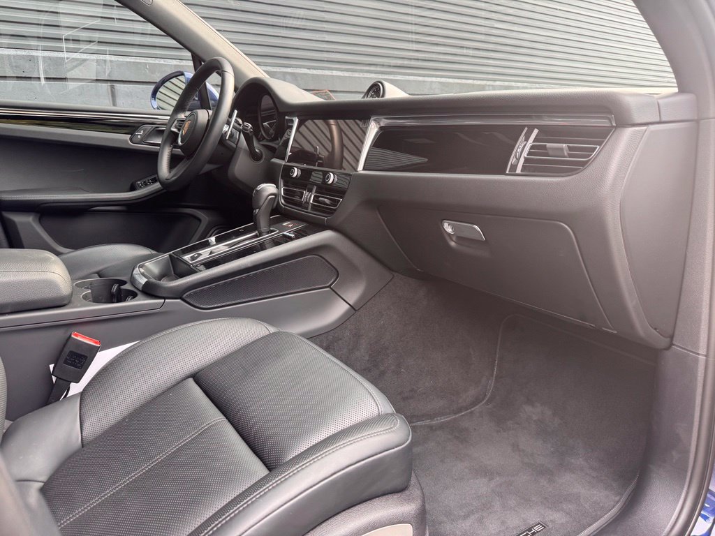 Certified 2026 Porsche Macan AWD/4WD image 15