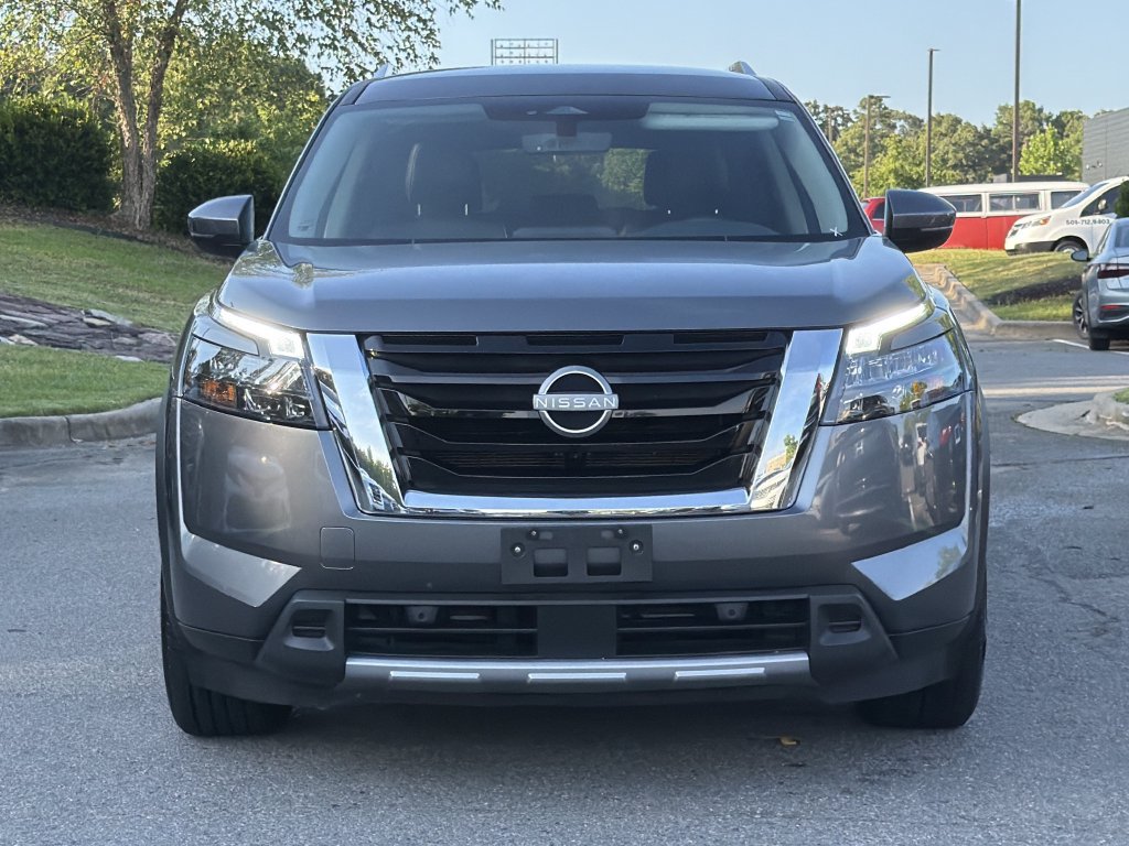 Used 2025 Nissan Pathfinder SL FWD image 8