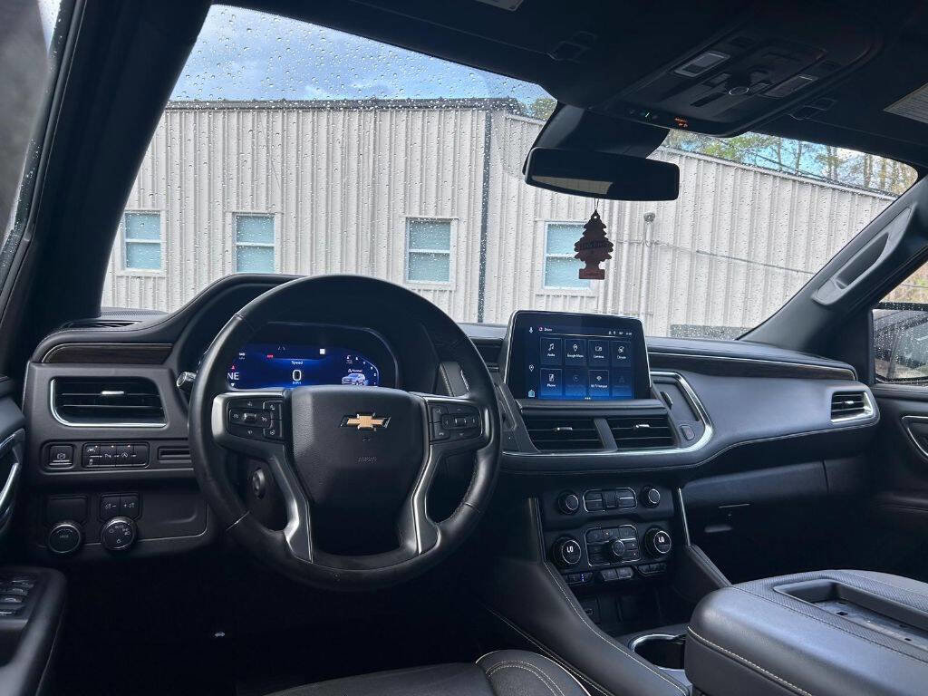 Used 2023 Chevrolet Suburban Premier image 17