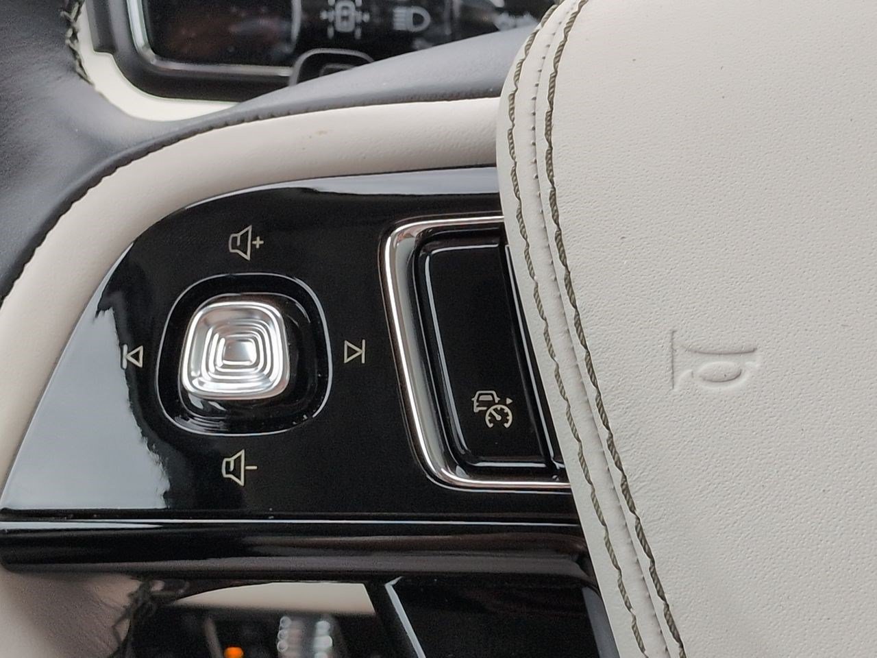 New 2026 Lincoln Aviator Reserve AWD/4WD image 24