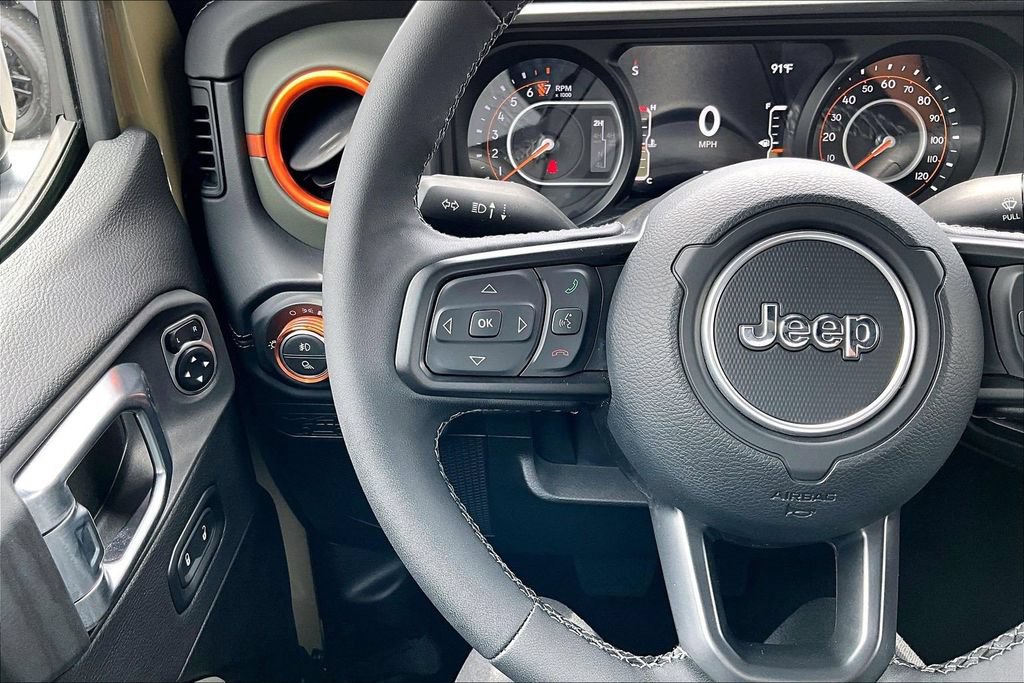 Used 2025 Jeep Gladiator Mojave AWD/4WD image 12
