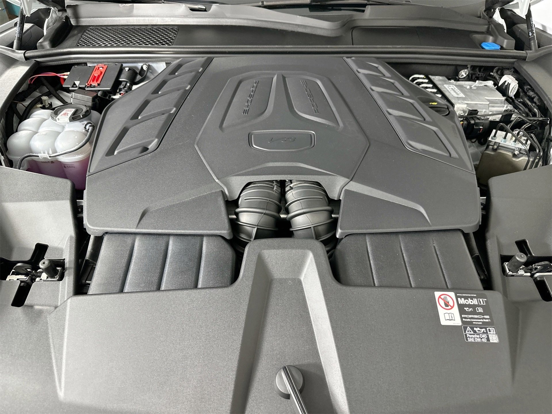 New 2026 Porsche Cayenne GTS image 40