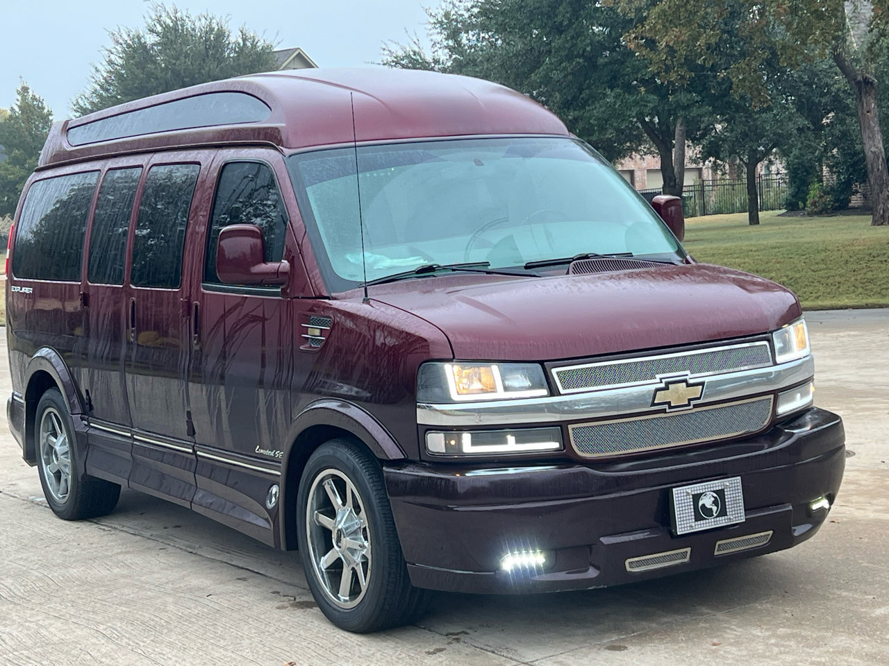 Used 2017 Chevrolet Express 2500 image 3