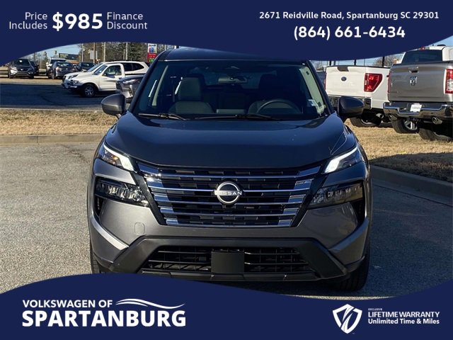 Used 2024 Nissan Rogue SV image 2