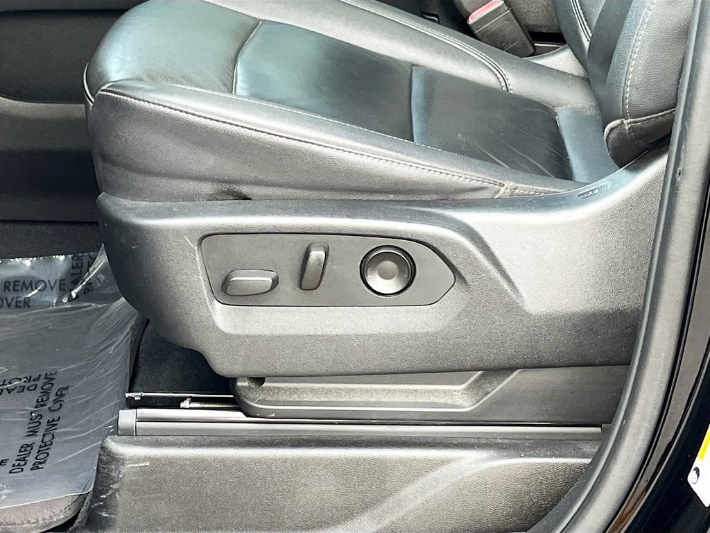 Used 2022 Chevrolet Tahoe Z71 w/ Luxury Package AWD/4WD image 20