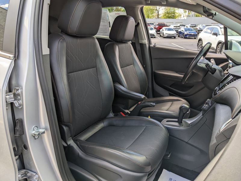Used 2017 Chevrolet Trax LT w/ Driver Confidence Package image 18