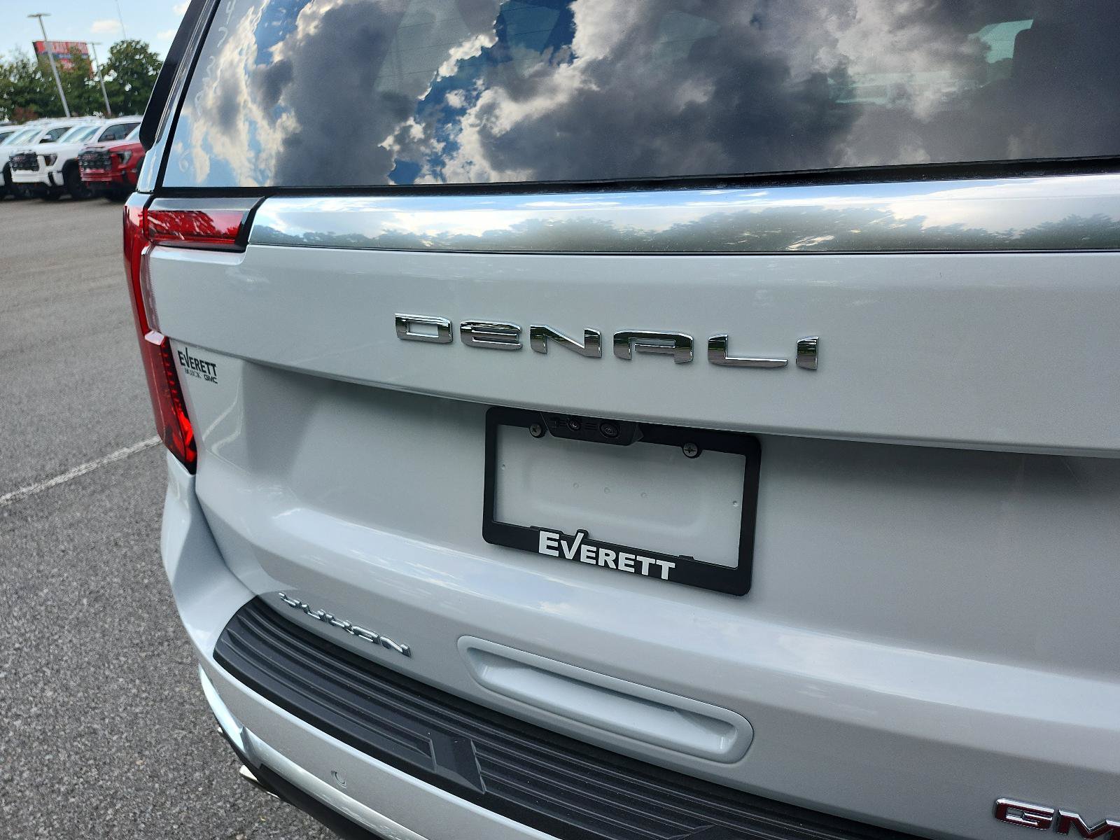 New 2026 GMC Yukon XL Denali w/ Denali Reserve Package AWD/4WD image 4