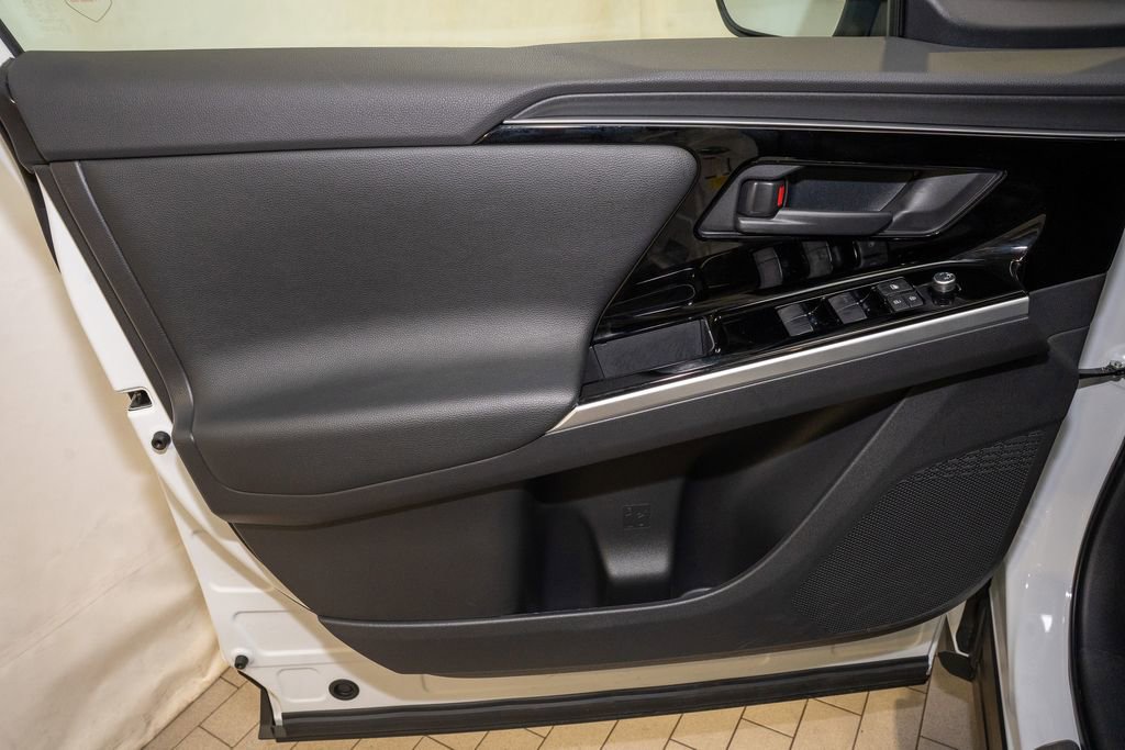 Used 2025 Toyota bZ4X AWD image 13