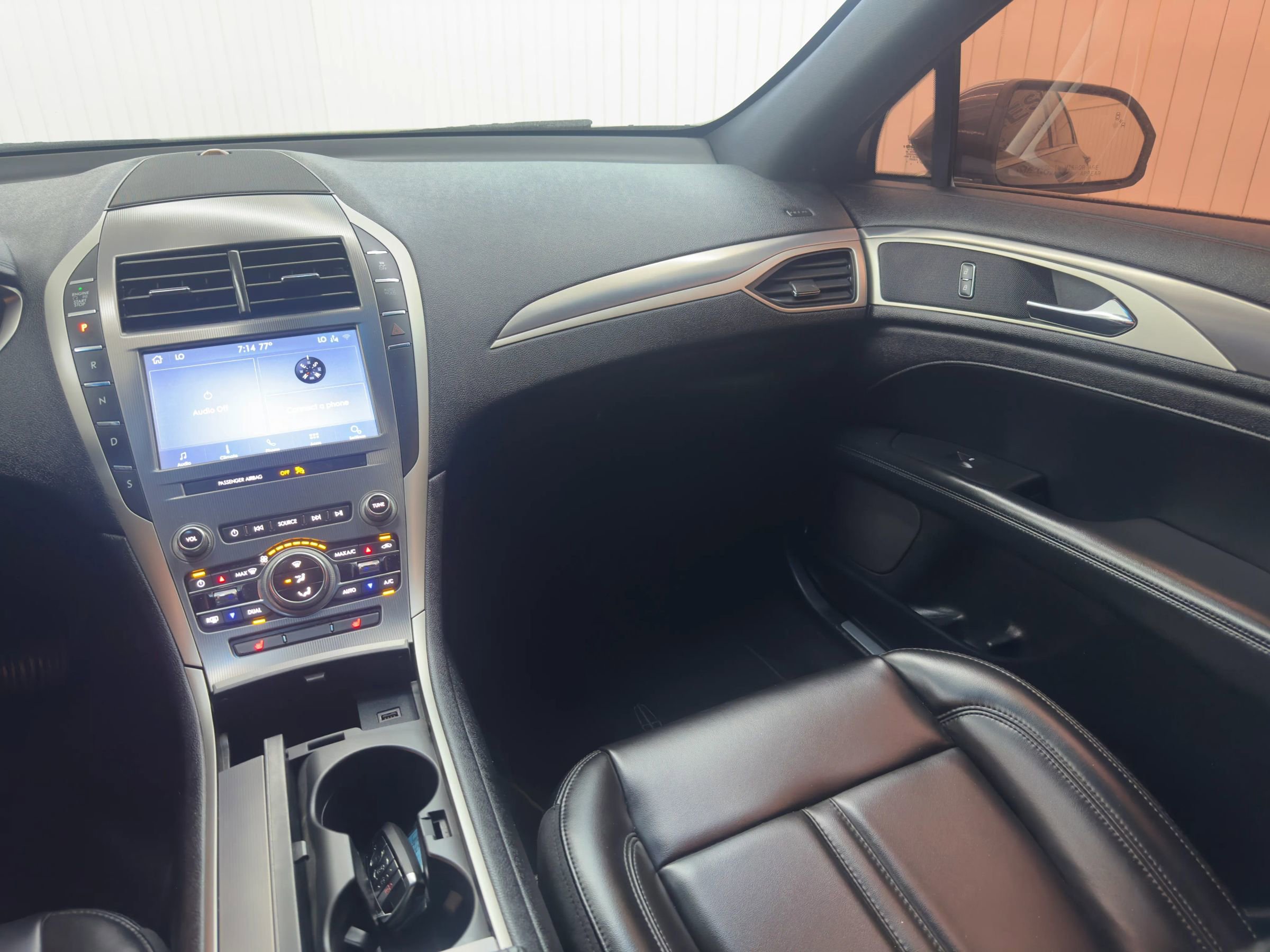 Used 2020 Lincoln MKZ image 12