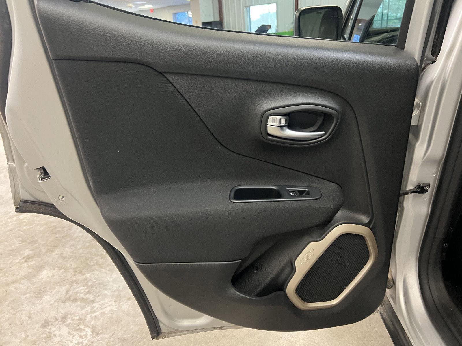 Used 2017 Jeep Renegade Sport w/ Power & Air Group image 31