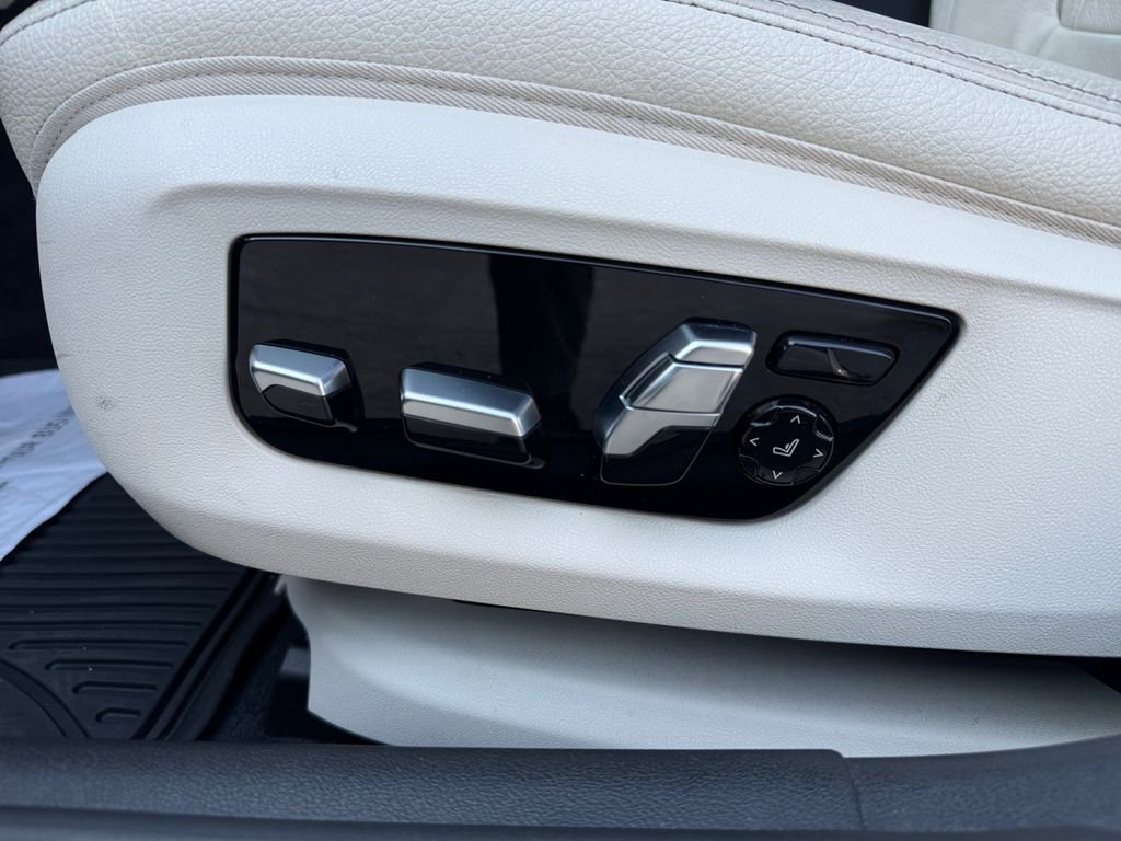 Used 2018 BMW 530e xDrive w/ Premium Package 2 image 33