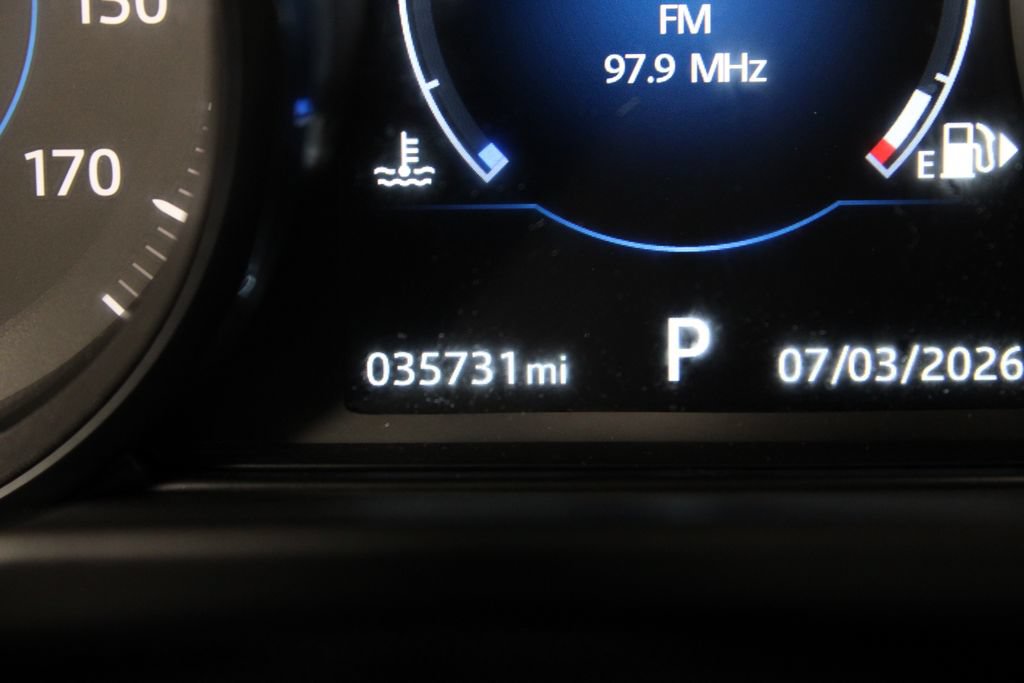 Used 2016 Jaguar XF Premium RWD image 26