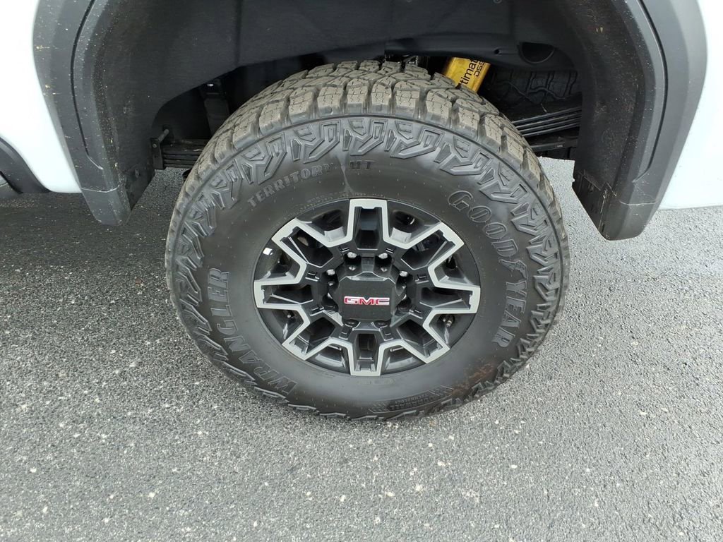 Used 2026 GMC Sierra 2500 AT4X image 8