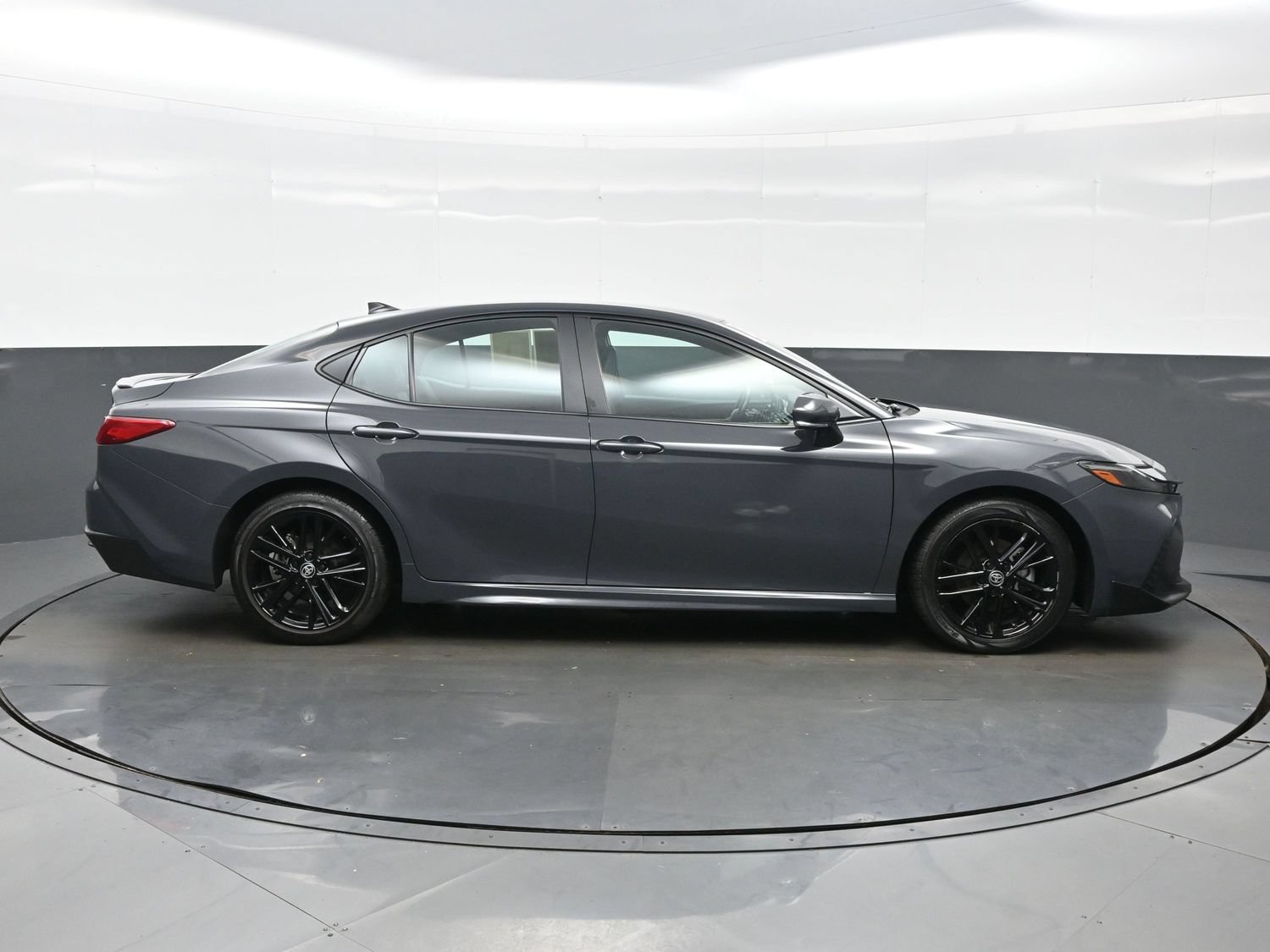Used 2025 Toyota Camry SE FWD image 7