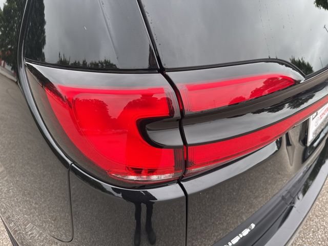 Used 2025 Chrysler Pacifica Select FWD image 10