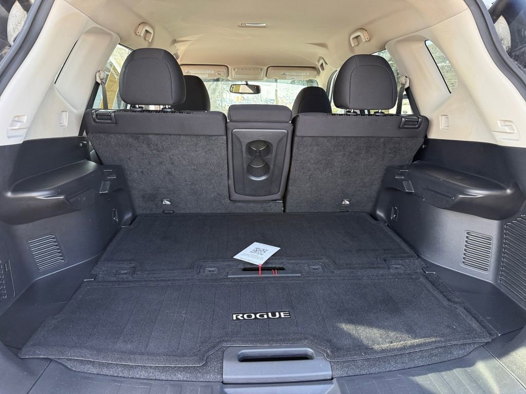 Used 2017 Nissan Rogue SV w/ SV Premium Package FWD image 17