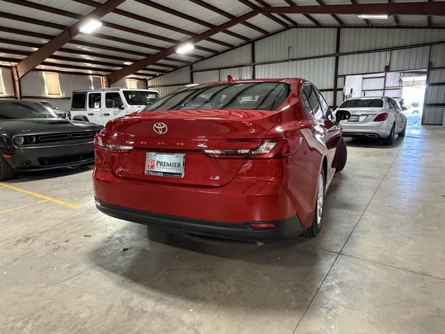 Used 2025 Toyota Camry SE image 6