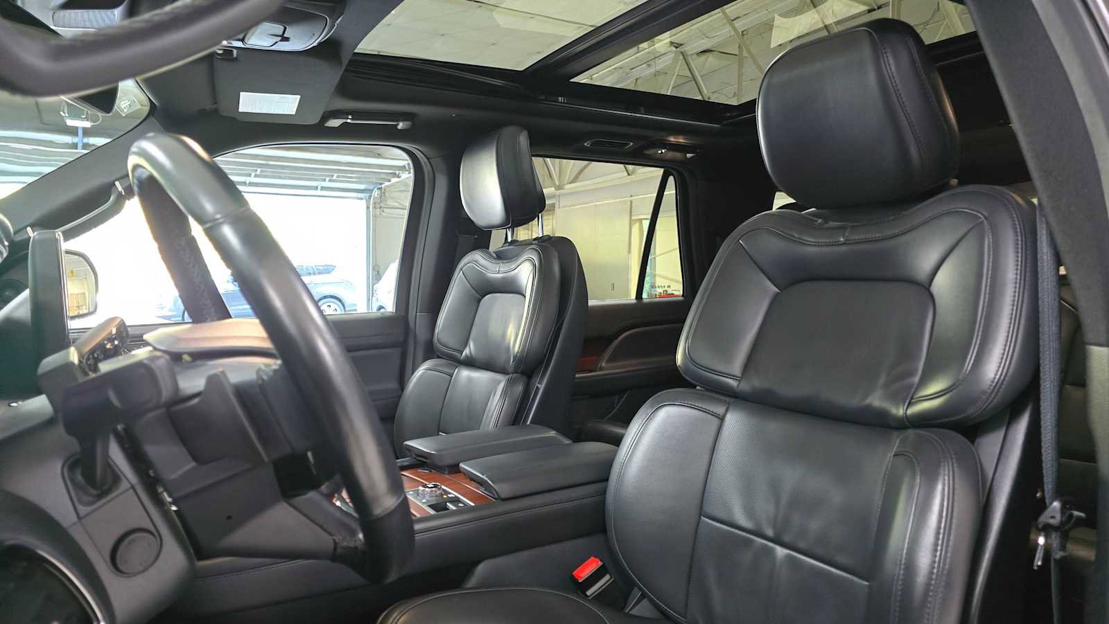 Used 2024 Lincoln Navigator L Premiere image 23