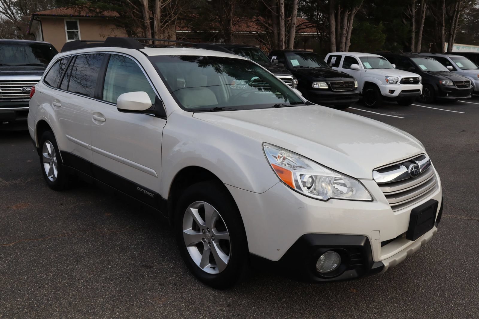 Used 2014 Subaru Outback 2.5i Limited AWD/4WD image 3