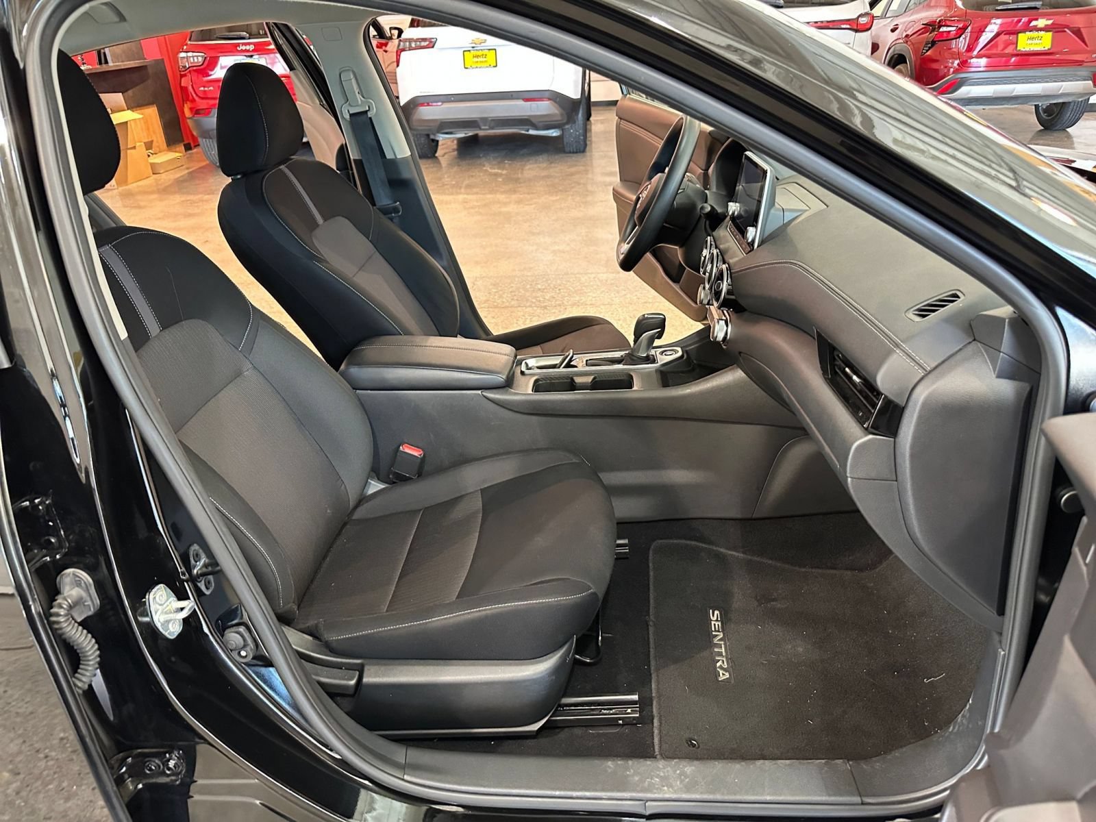 Used 2025 Nissan Sentra SV FWD image 30