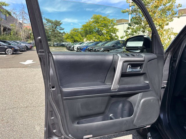 Used 2018 Toyota 4Runner SR5 AWD/4WD image 34