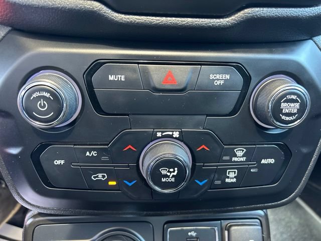 Used 2020 Jeep Renegade Limited w/ UConnect 8.4 Nav Group AWD/4WD image 28