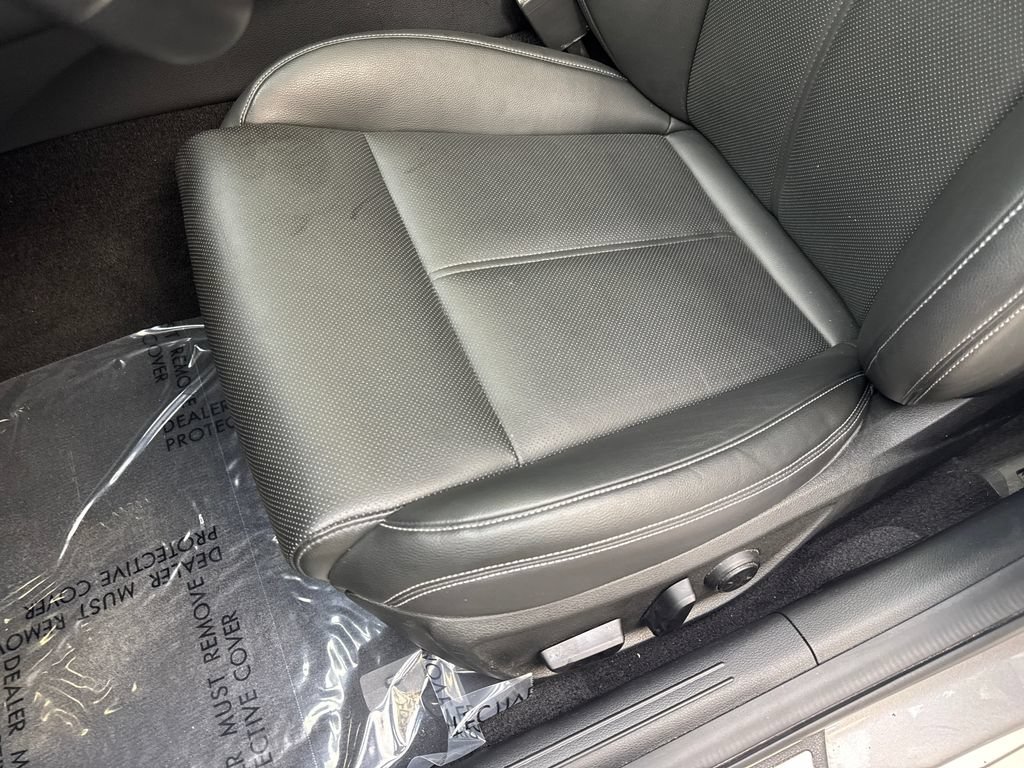 Used 2025 Genesis G70 2.5T RWD image 28