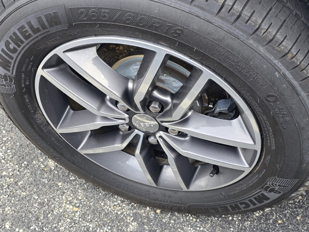 Used 2018 Jeep Grand Cherokee Limited image 12