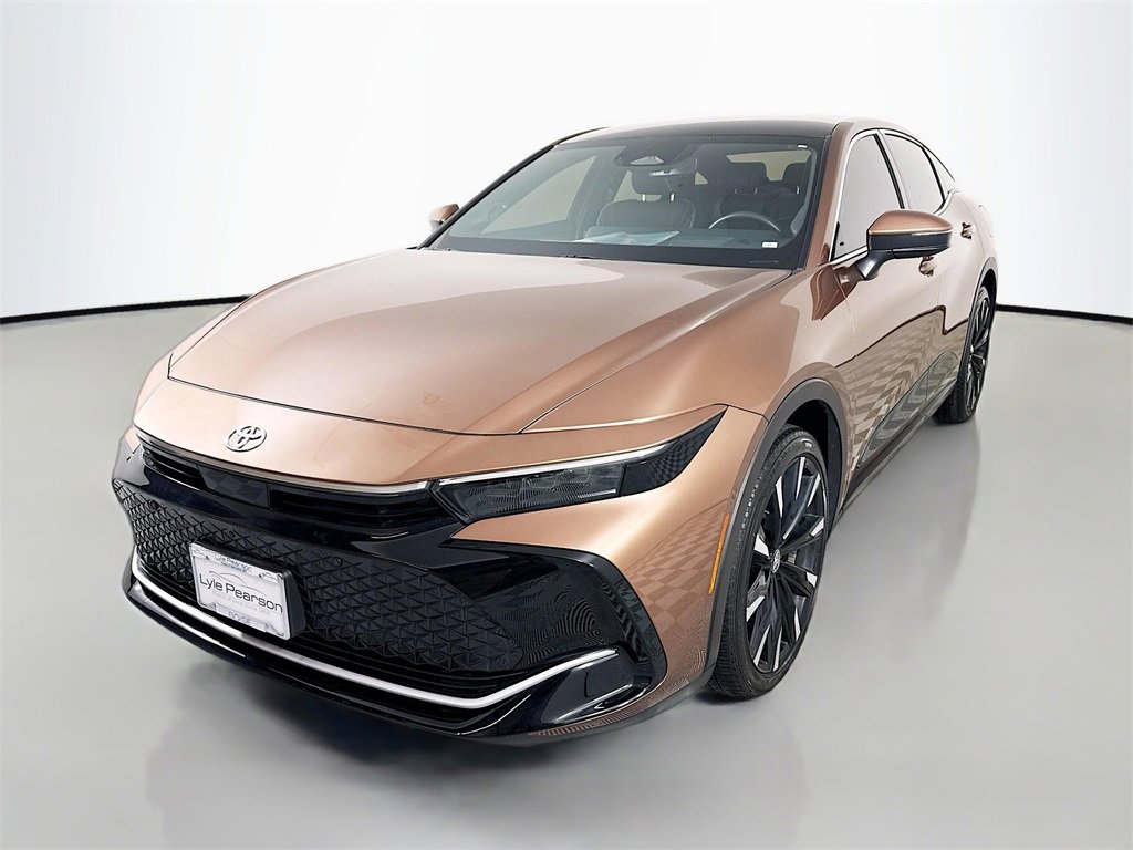 Used 2025 Toyota Crown Platinum image 1