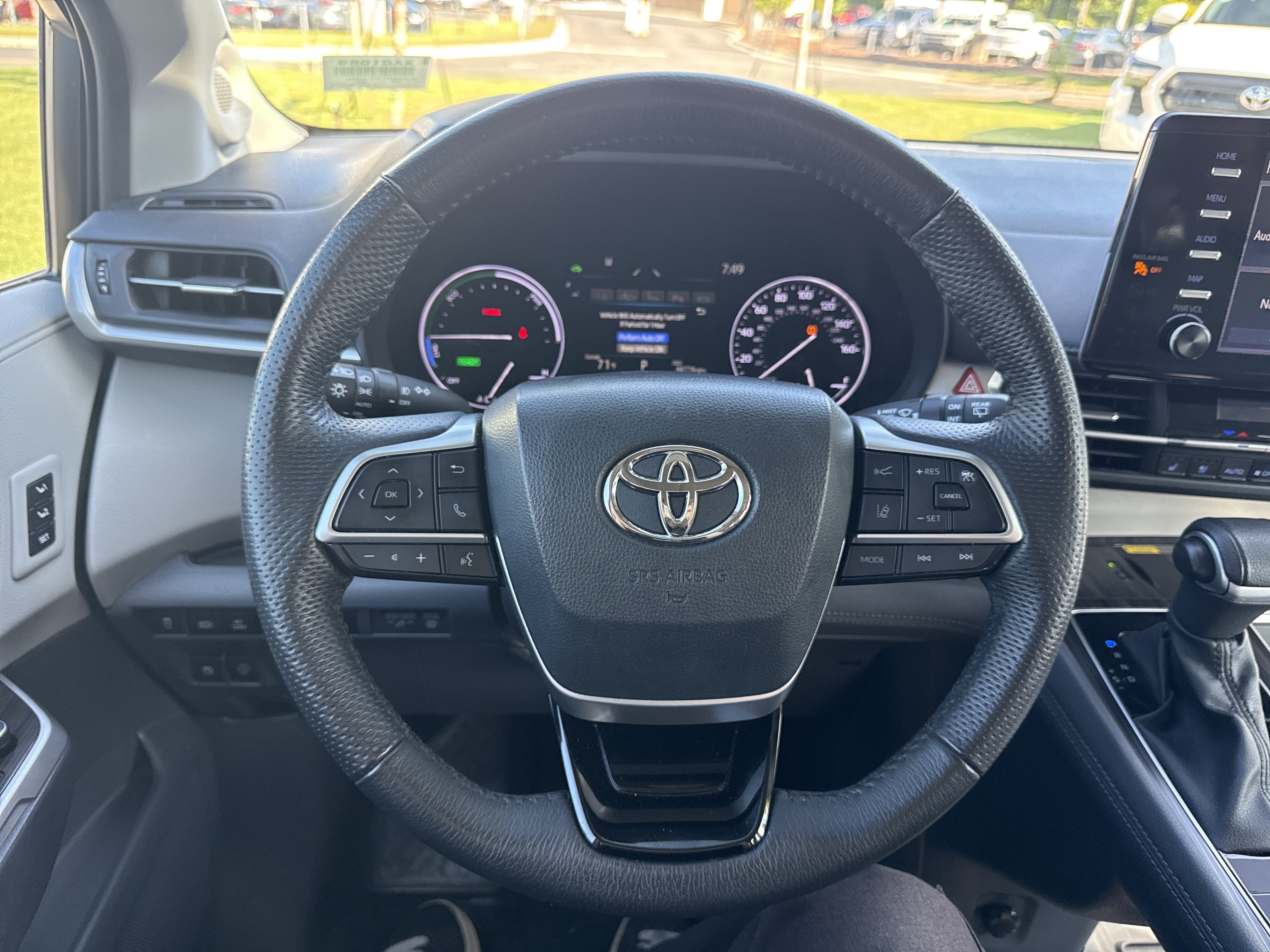 Used 2023 Toyota Sienna Limited FWD image 18